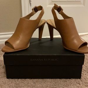 Banana Republic peep toe sling heel